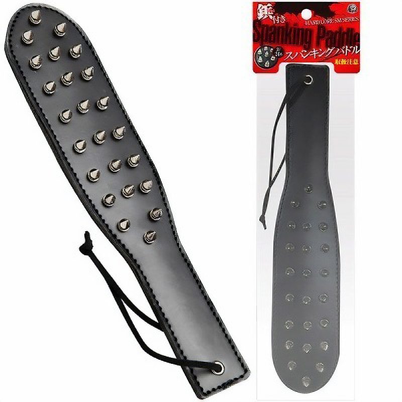 鋲付きスパンキング　（パドル）